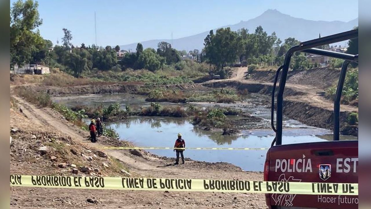 En estado putrefacto, es hallado el cadáver de una persona al interior de un lago en Puebla