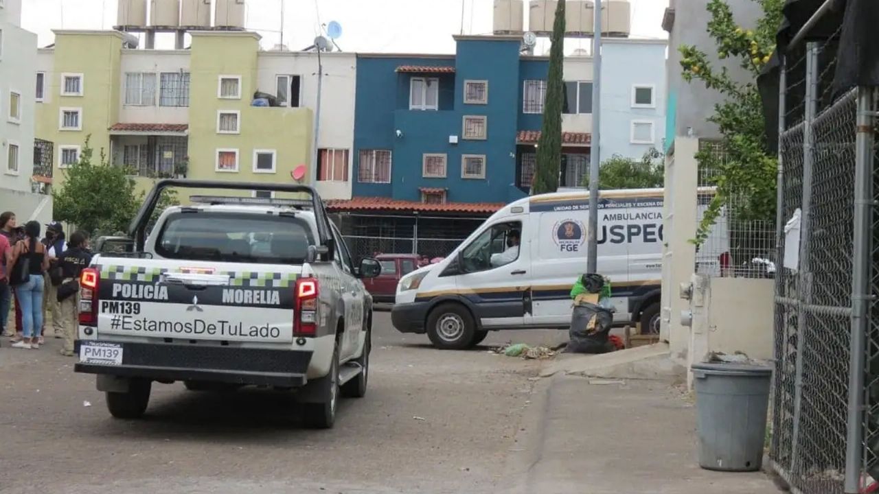 Autoridades llegan al sitio del crimen