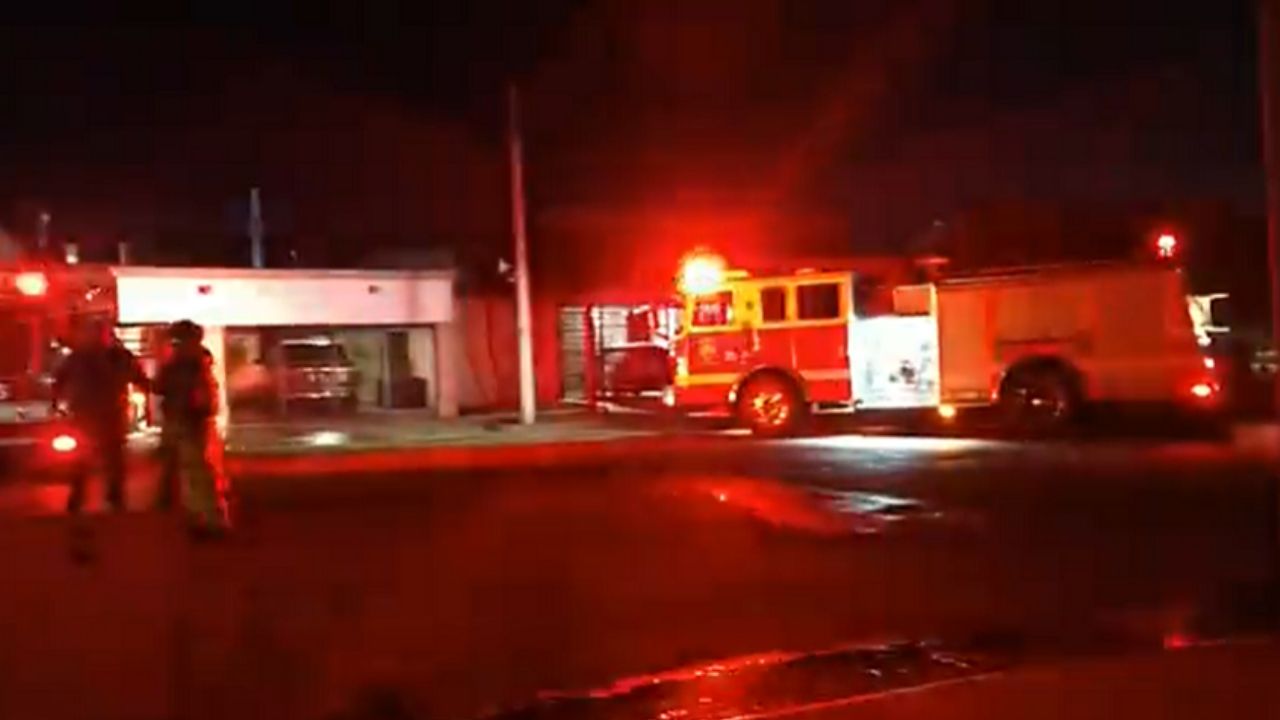 Ciudad Obregón: Voraz incendio a las afueras de una vivienda moviliza a las autoridades