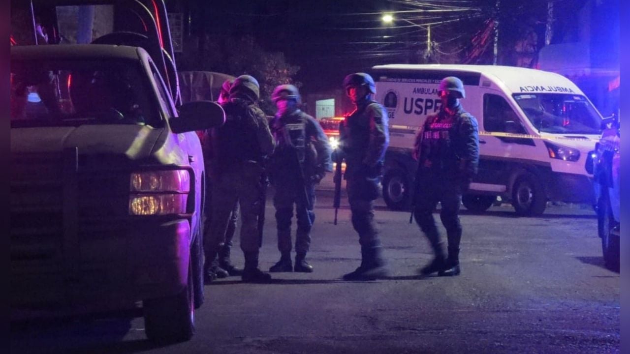 Autoridades llegan al sitio del crimen