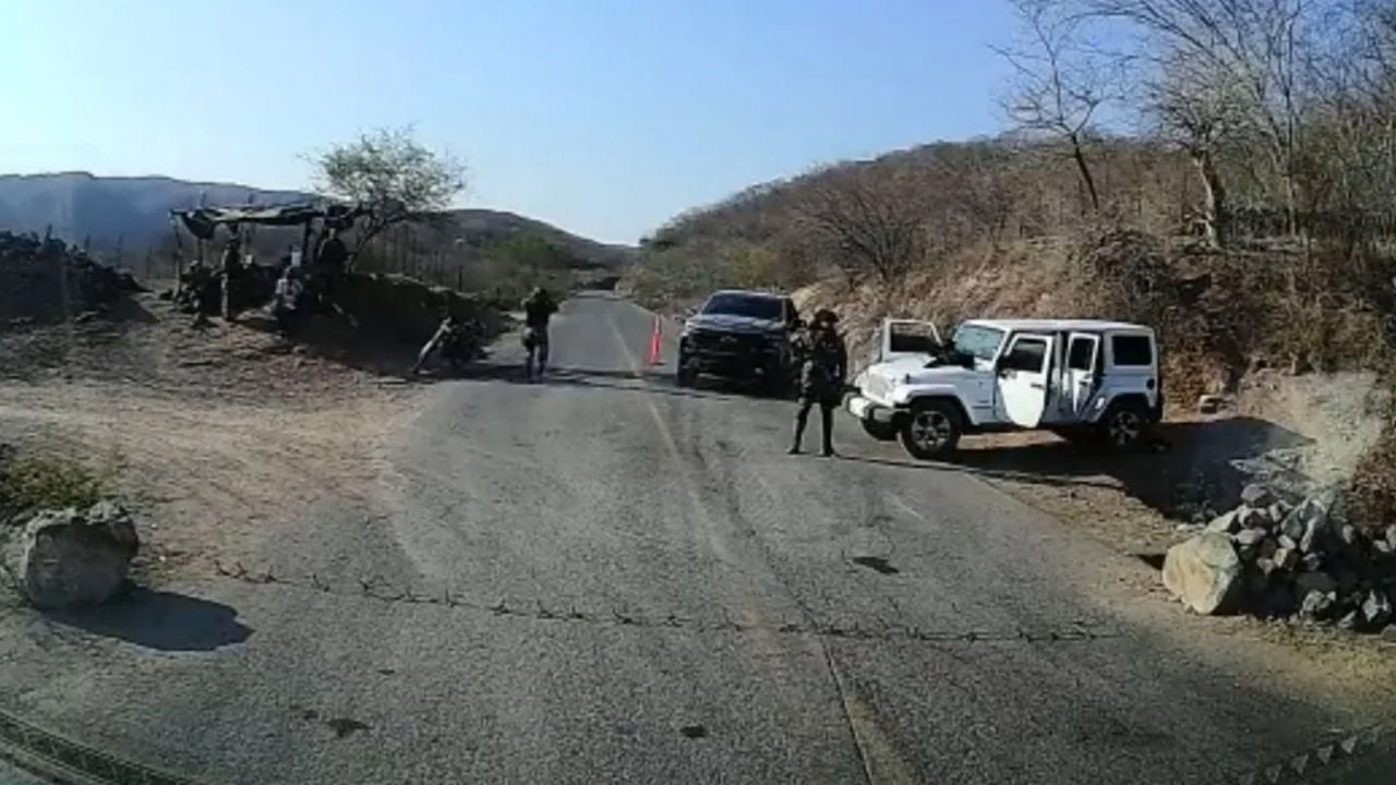 Autoridades llegan al sitio del crimen