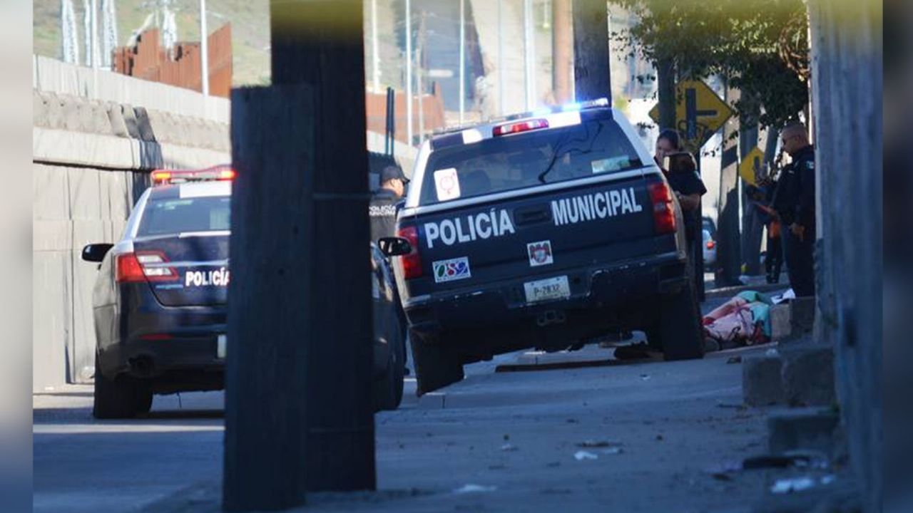 Tijuana, zona de guerra: En plena vía publica, encuentran a un ‘encobijado’