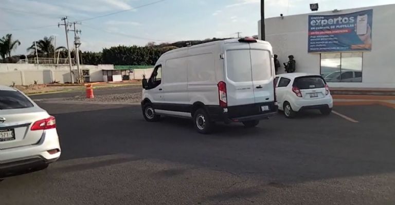 Semefo trabaja en la escena del crimen