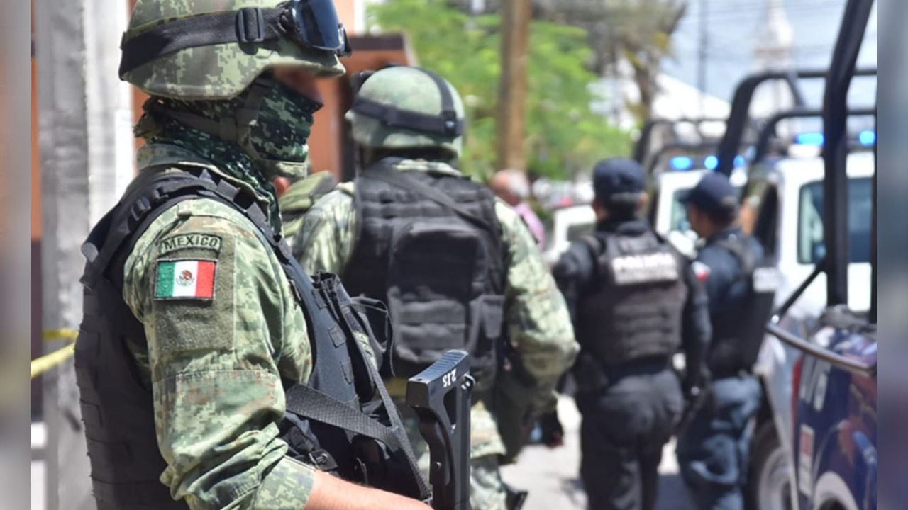 Autoridades llegan al sitio del crimen