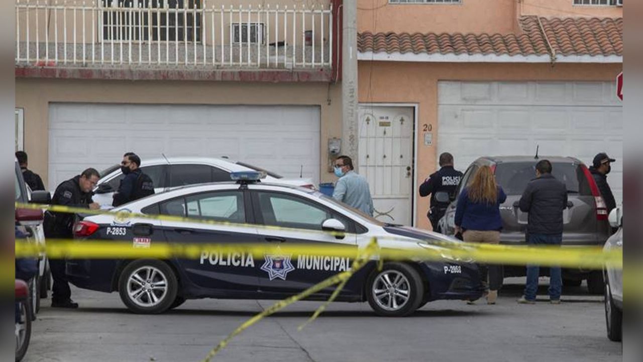 Autoridades llegan a la escena del crimen