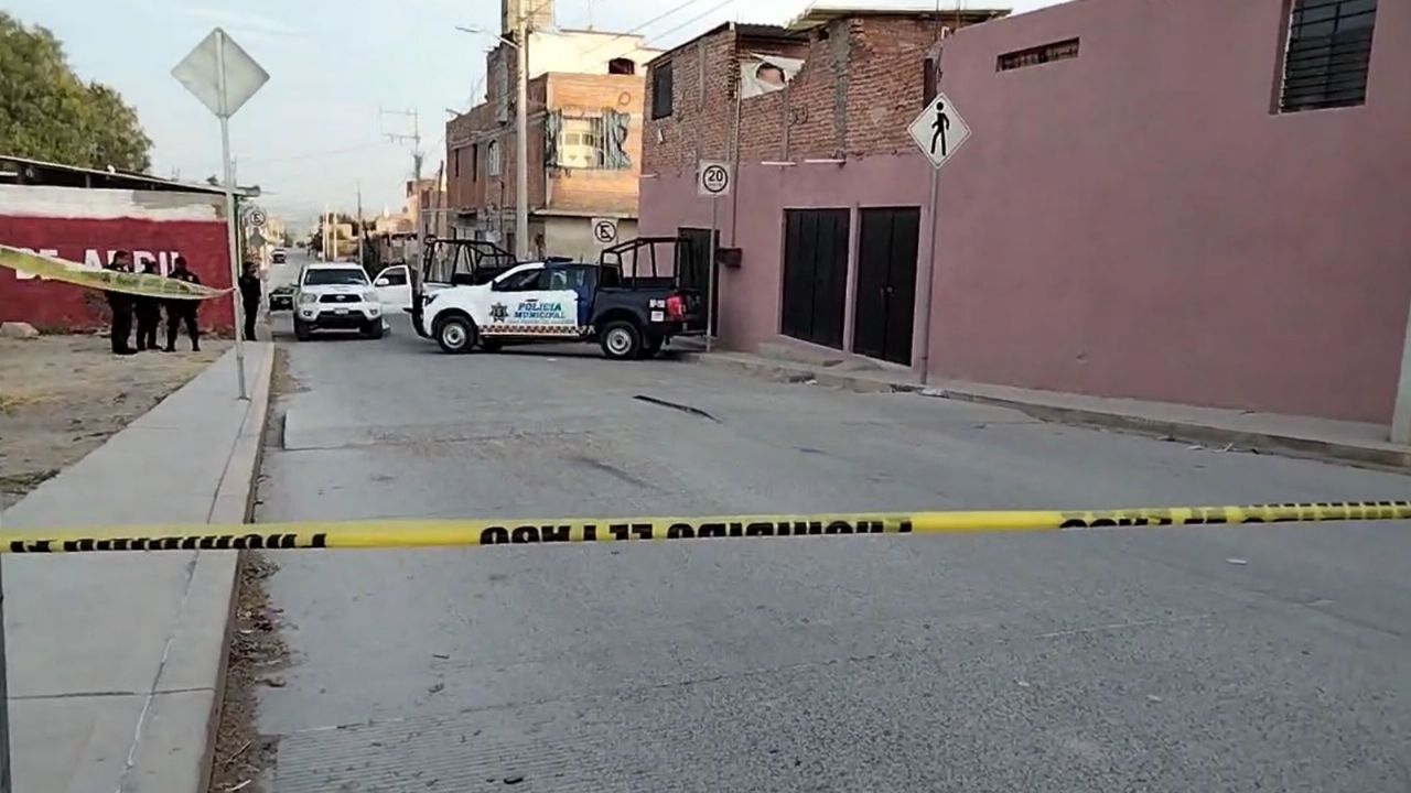 Autoridades se presentan en la escena del crimen