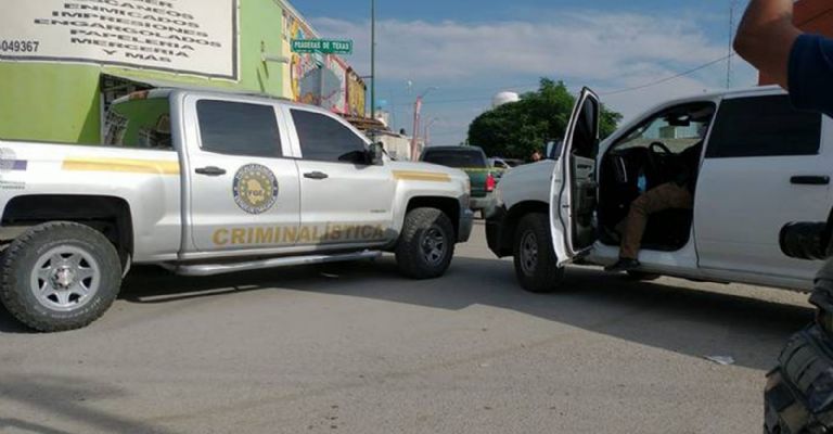 Autoridades llegan a la escena del crimen