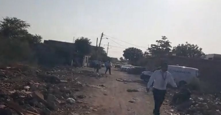 Autoridades acordonan la escena del crimen