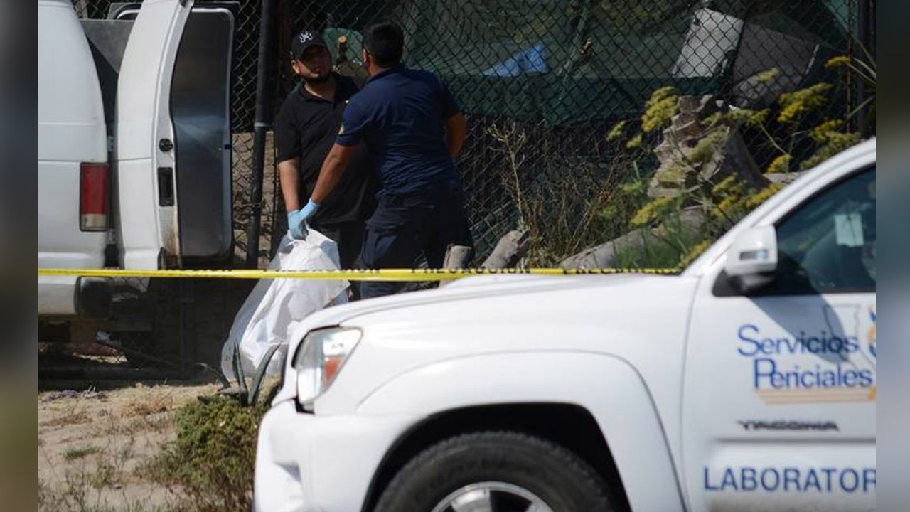 Autoridades llegan al sitio del crimen