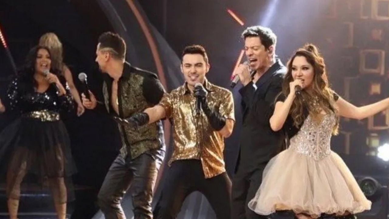 VIDEO: Exalumnos se unen en el escenario para cantar el tema oficial de ‘La Academia’