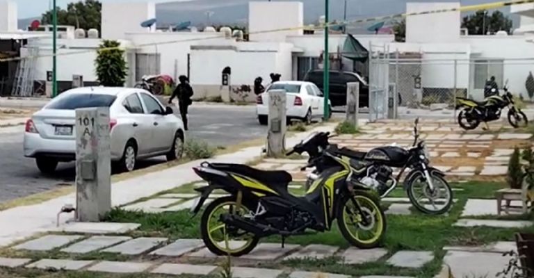 Arreglaban camioneta y lo matan a balazos