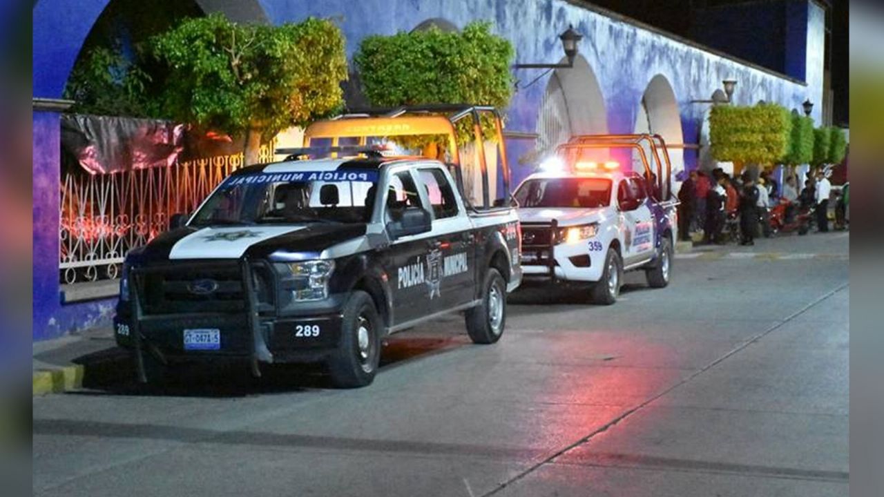 Autoridades llegan al sitio del criimen