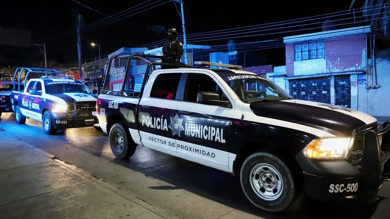 Autoridades llegan al sitio del crimen