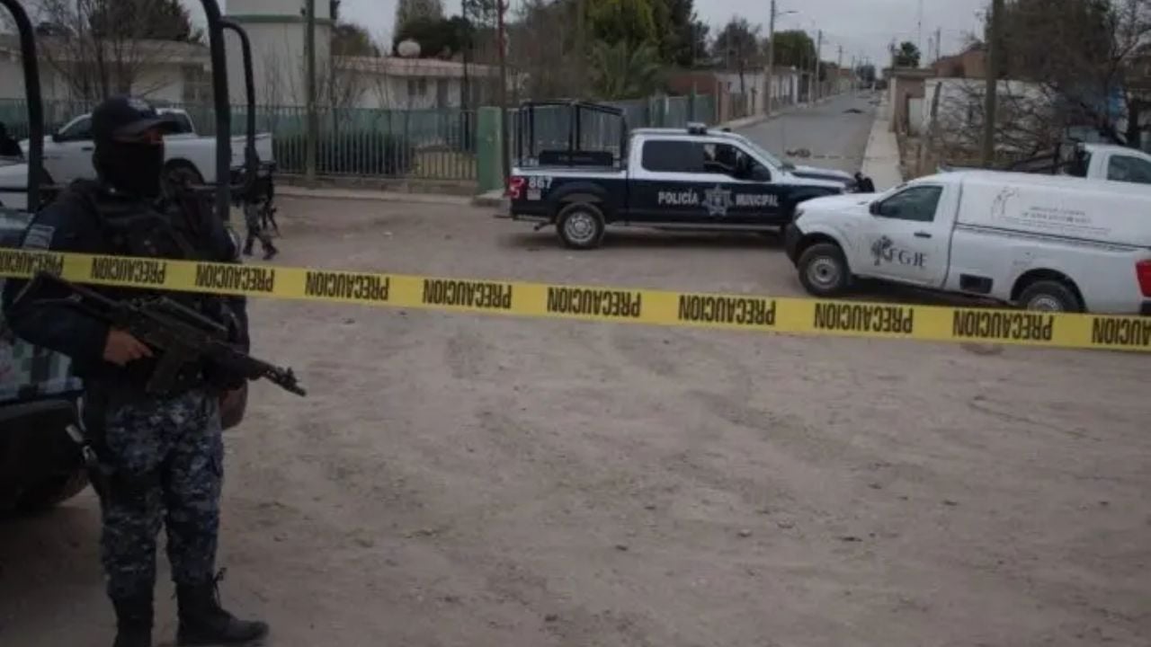 Autoridades acuden a la escena del crimen