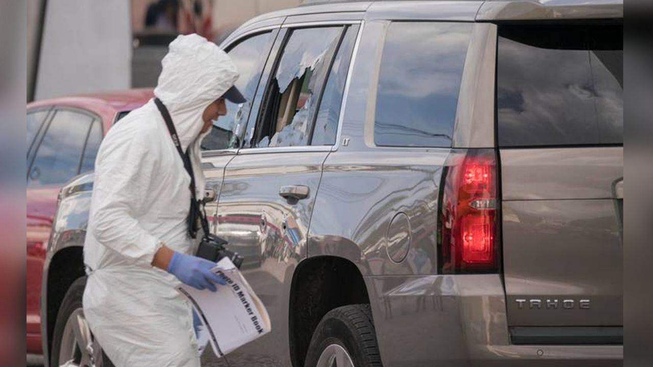 Peritos trabajan en el sitio