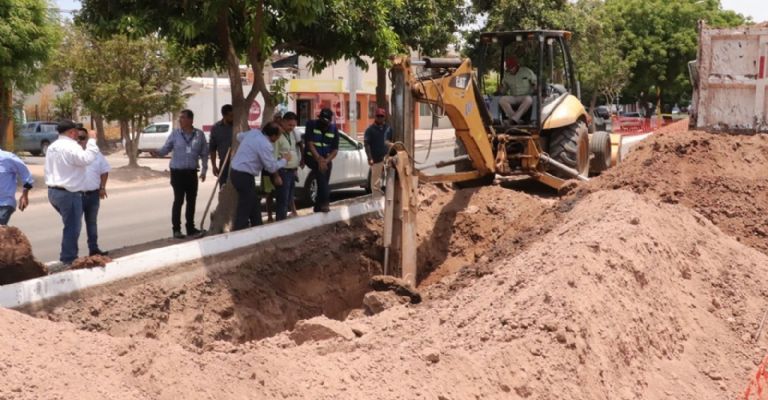 Oomapasc comienza trabajos de reparación en calle Morelos en Ciudad Obregón