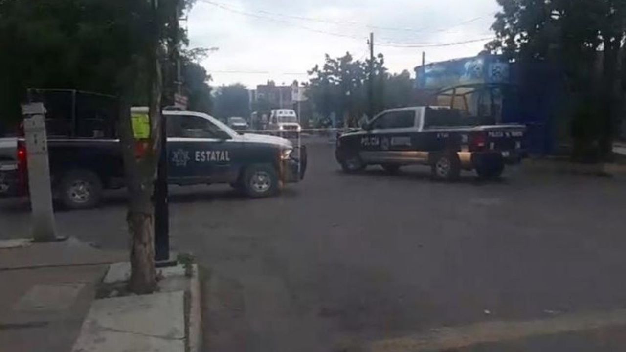 Sin piedad alguna, sicarios acribillan y matan a un hombre en calles de Colima