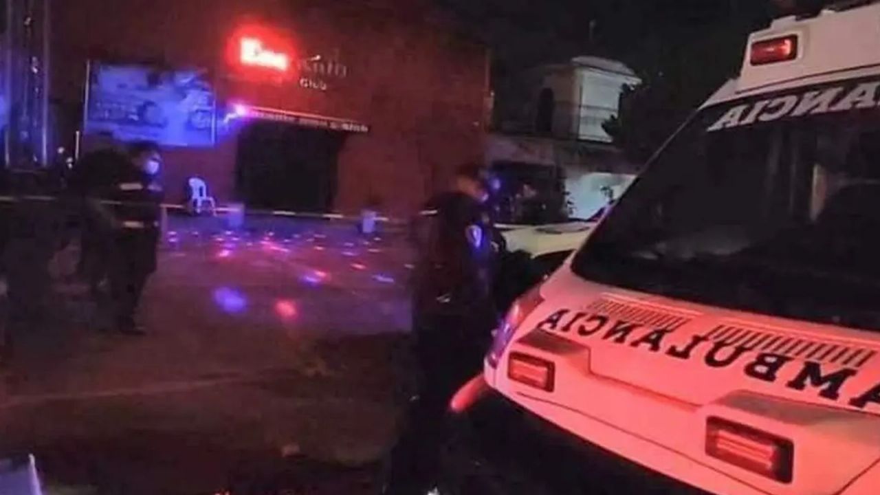 Autoridades llegan al sitio del crimen