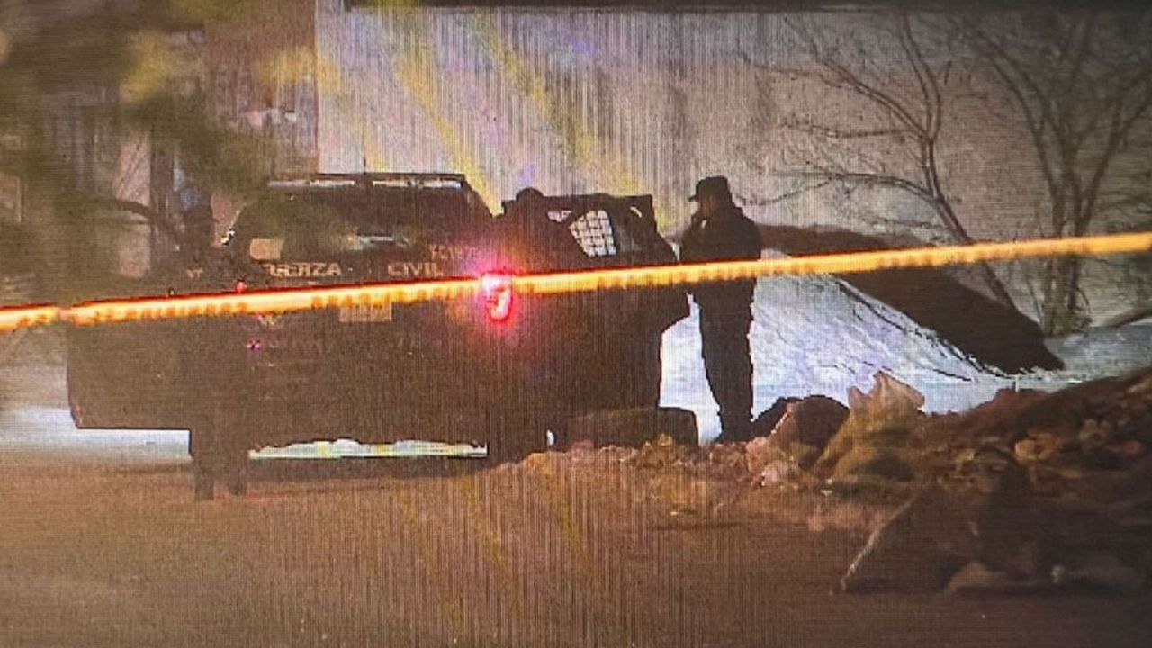 Autoridades llegan al sitio del crimen