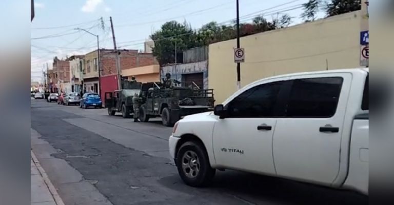 Asesinan a hombre afuera de una tienda de conveniencia