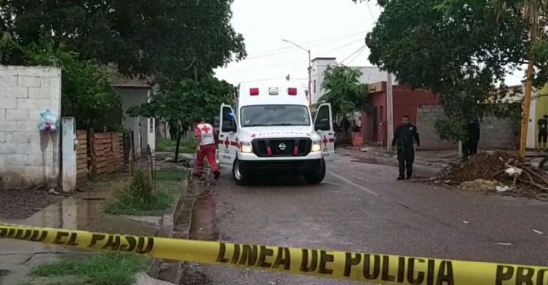 Paramédicos arriban al domicilio