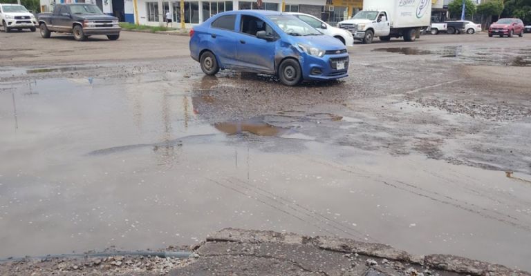 Se registran baches en Ciudad Obregón