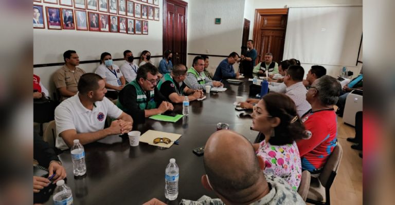 Desfogan agua del bordo de Ortiz