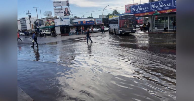 Fuertes lluvias inundan varios puntos de Ciudad Obregón