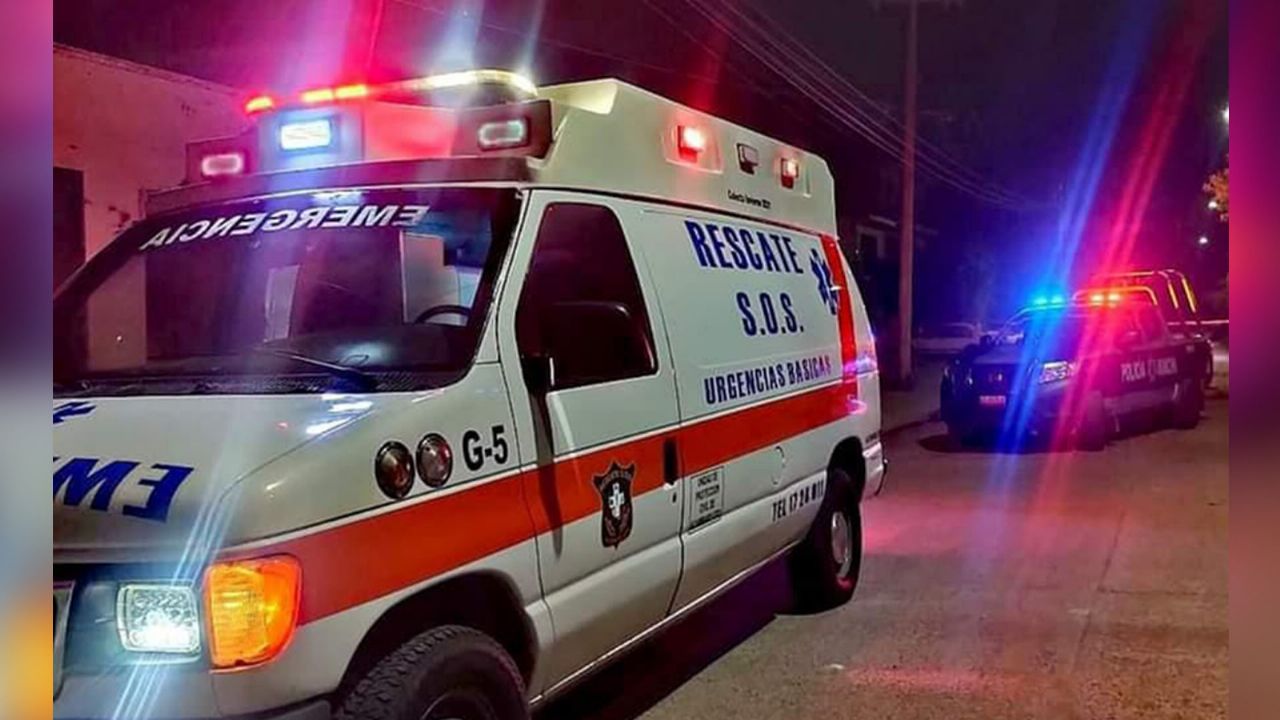 Paramédicos llegan al sitio