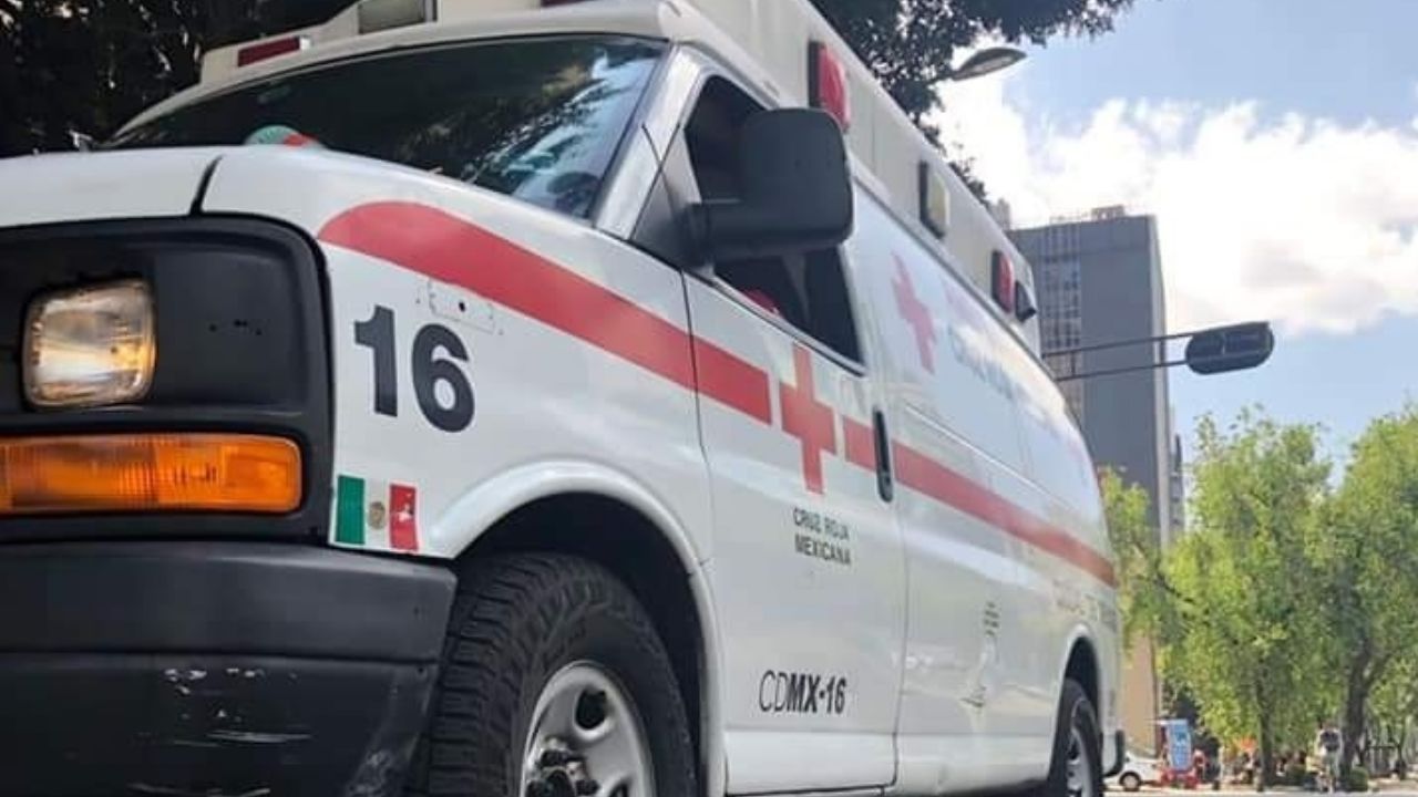 Paramédicos llegan al sitio del crimen