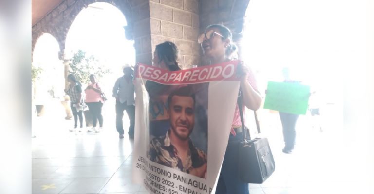 Se manifiestan en palacio municipal de Guaymas