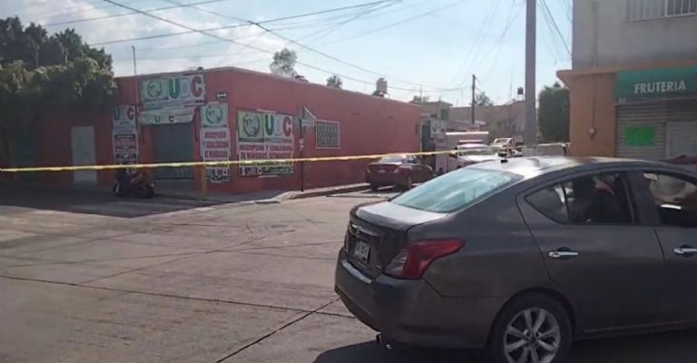 Asesinan a un hombre en una barbería en Apaseo el Alto