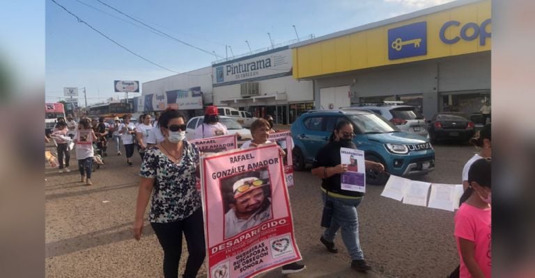 Marchan colectivos de búsqueda y familiares de víctimas de desaparición forzada