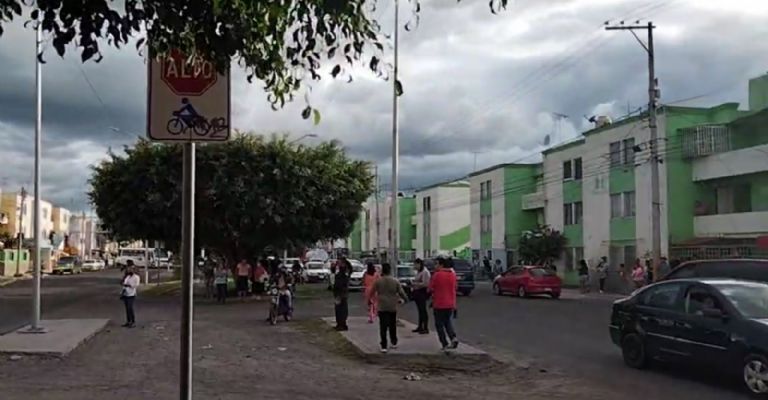 Autoridades llegan al sitio del crimen