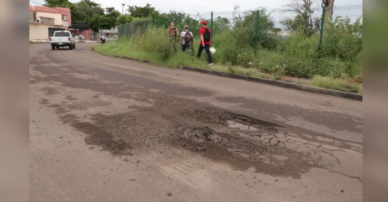 Se forman nuevos baches en obra de la calle Ostimuri