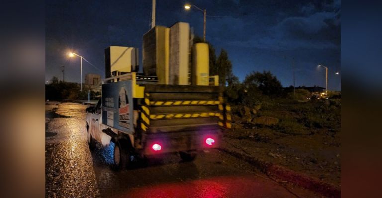 Vecinos se 'salvan' de nueva inundación