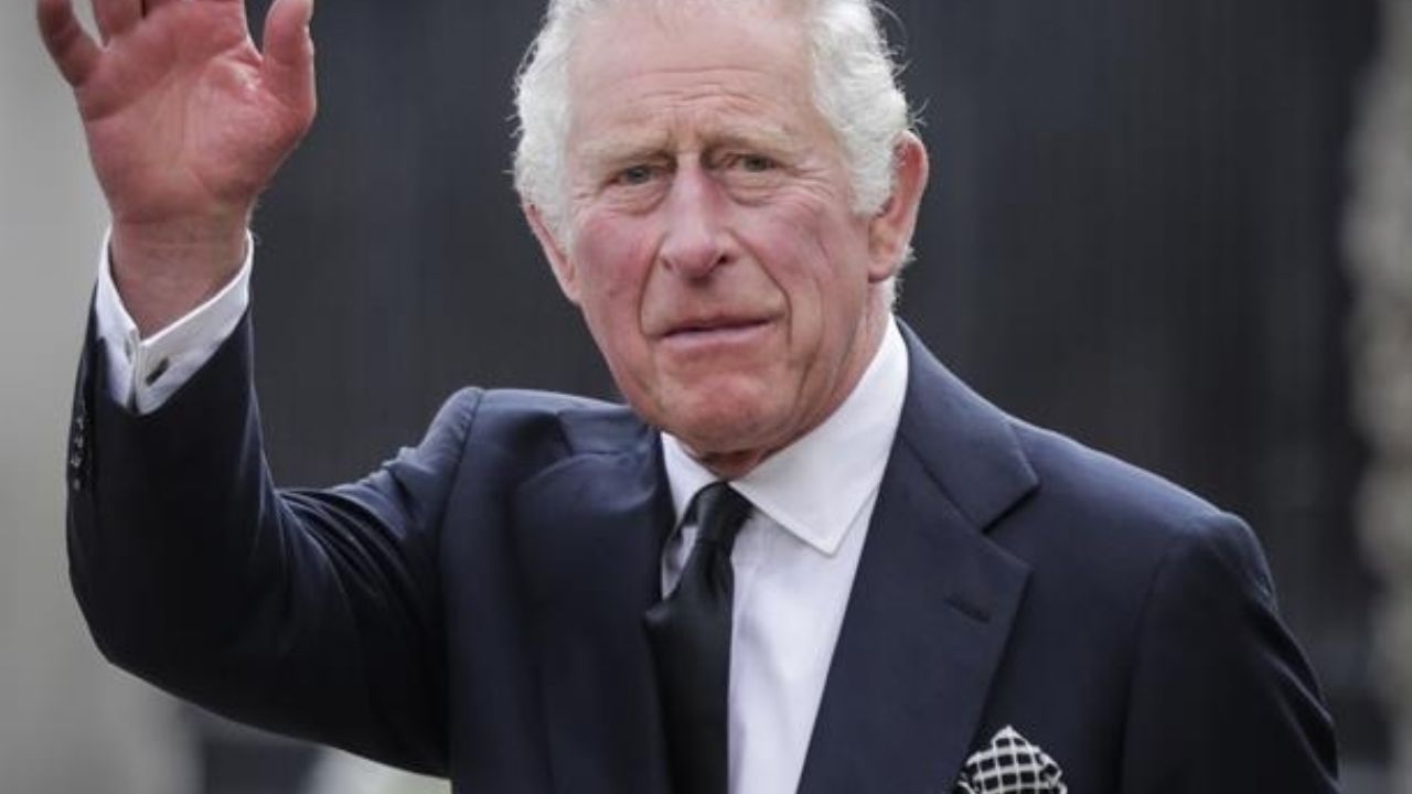 Carlos III evitaría que Harry sea su sustituto