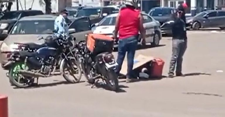 Repartidor de comida es embestido por automóvil al sur de Cajeme