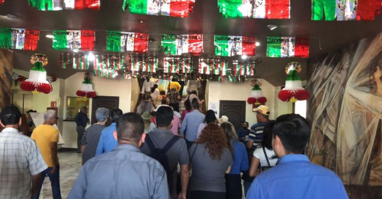 Ciudadanos se manifiestan de nueva cuenta por los baches y mal estado de las calles