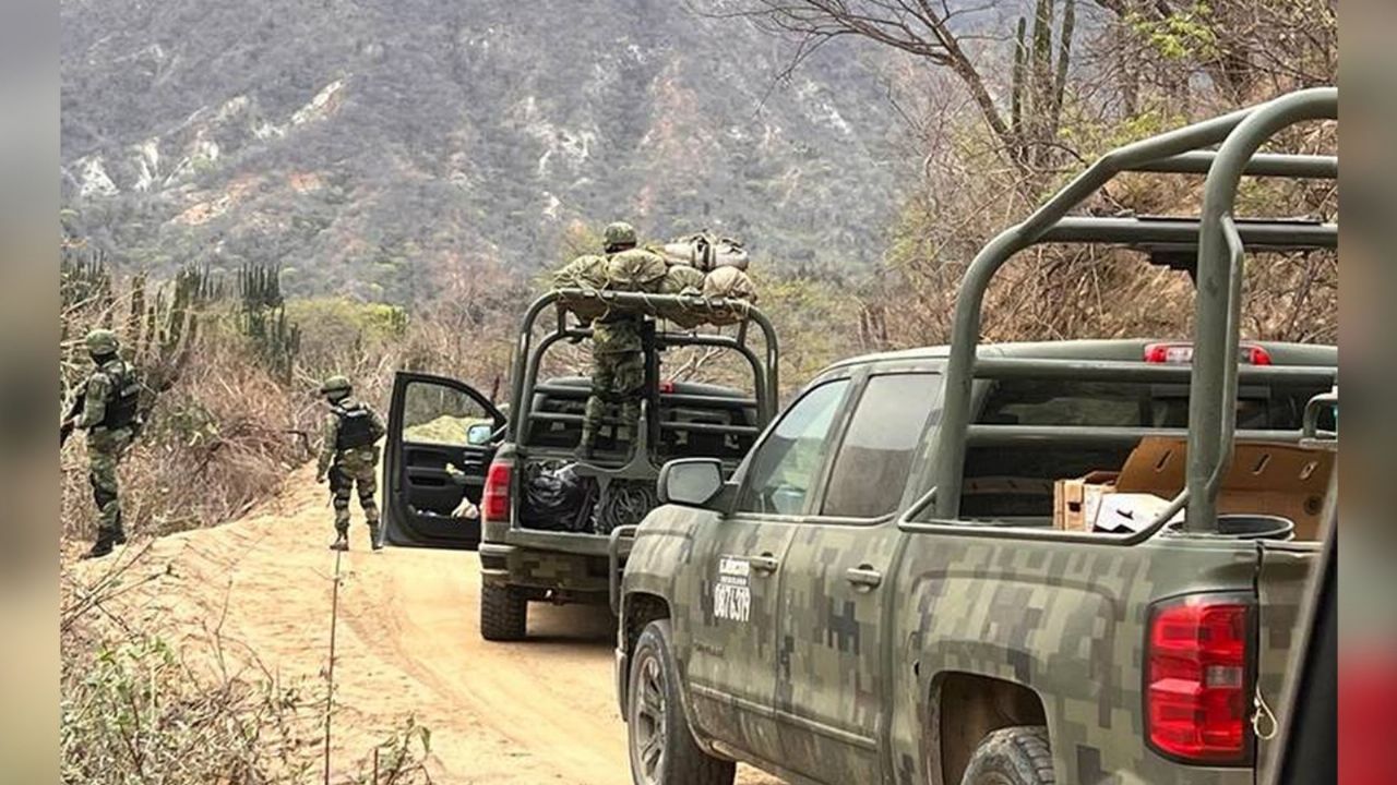 Autoridades llegan al sitio del crimen