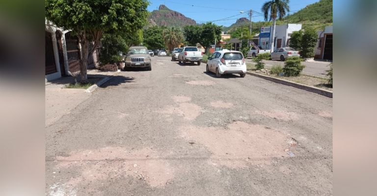 Ciudadanos piden 'coperacha' para arreglar calles destrozadas