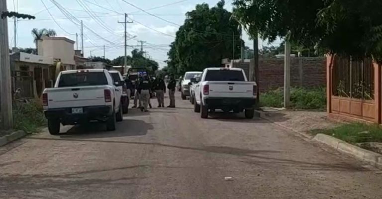 Autoridades llegan al sitio del crimen