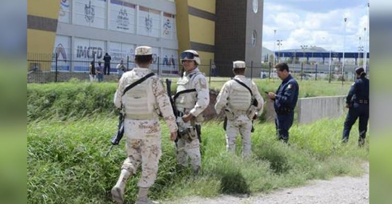 Localizan cadáver flotando en un canal en la colonia Revolución