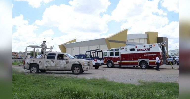 Localizan cadáver flotando en un canal en la colonia Revolución