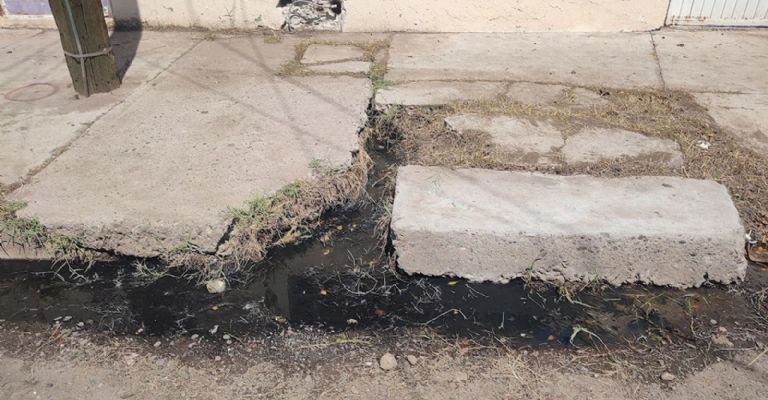 Ciudadanos denuncian drenaje colapsado