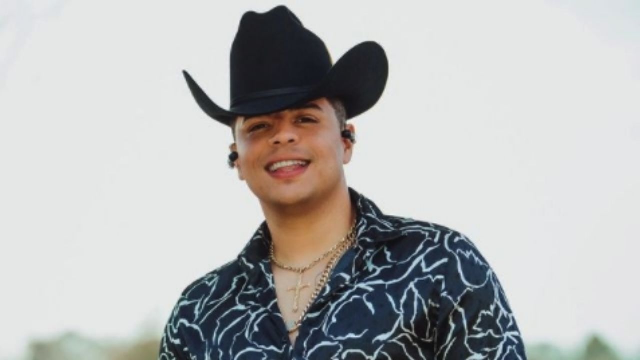 Grupo Firme: Tras romper récord en CDMX, se viraliza caída de Eduin Caz… y no fue en el Zócalo