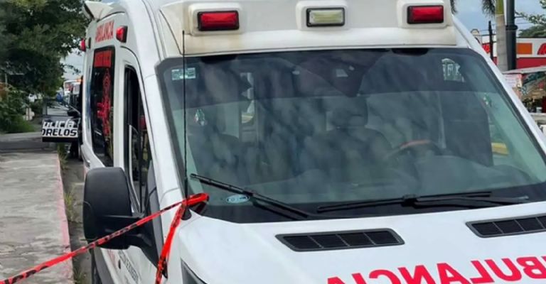 Paramédicos acuden a reconocer el cuerpo