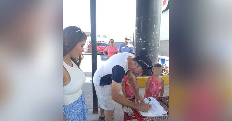 Ciudadanos recaban firmas en busca de recursos para el drenaje