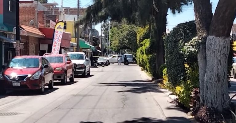 Autoridades llegan al sitio del crimen