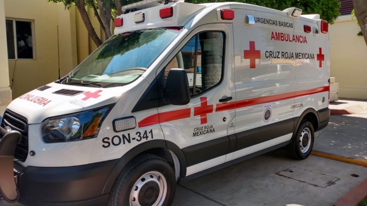 Paramédicos llegan al sitio